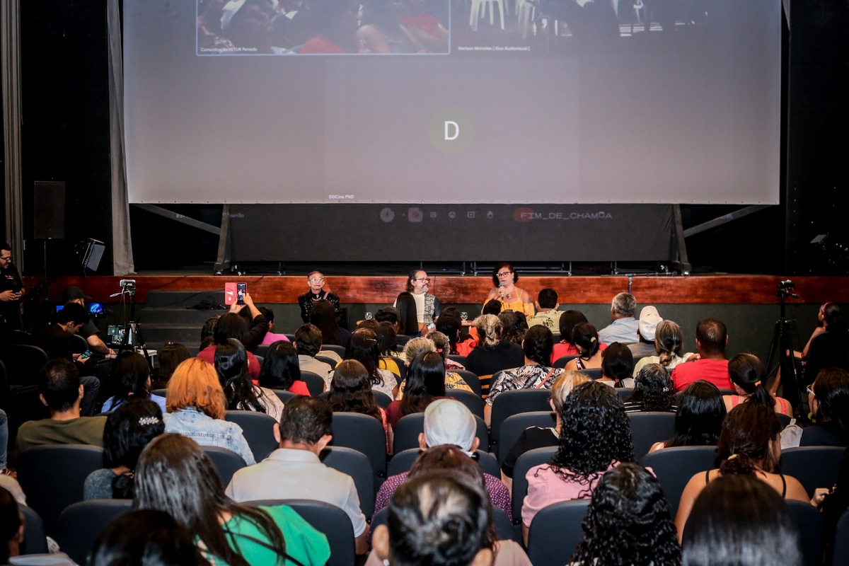 Conexão Cinema lota Cine Penedo e promove debate sobre filmes
